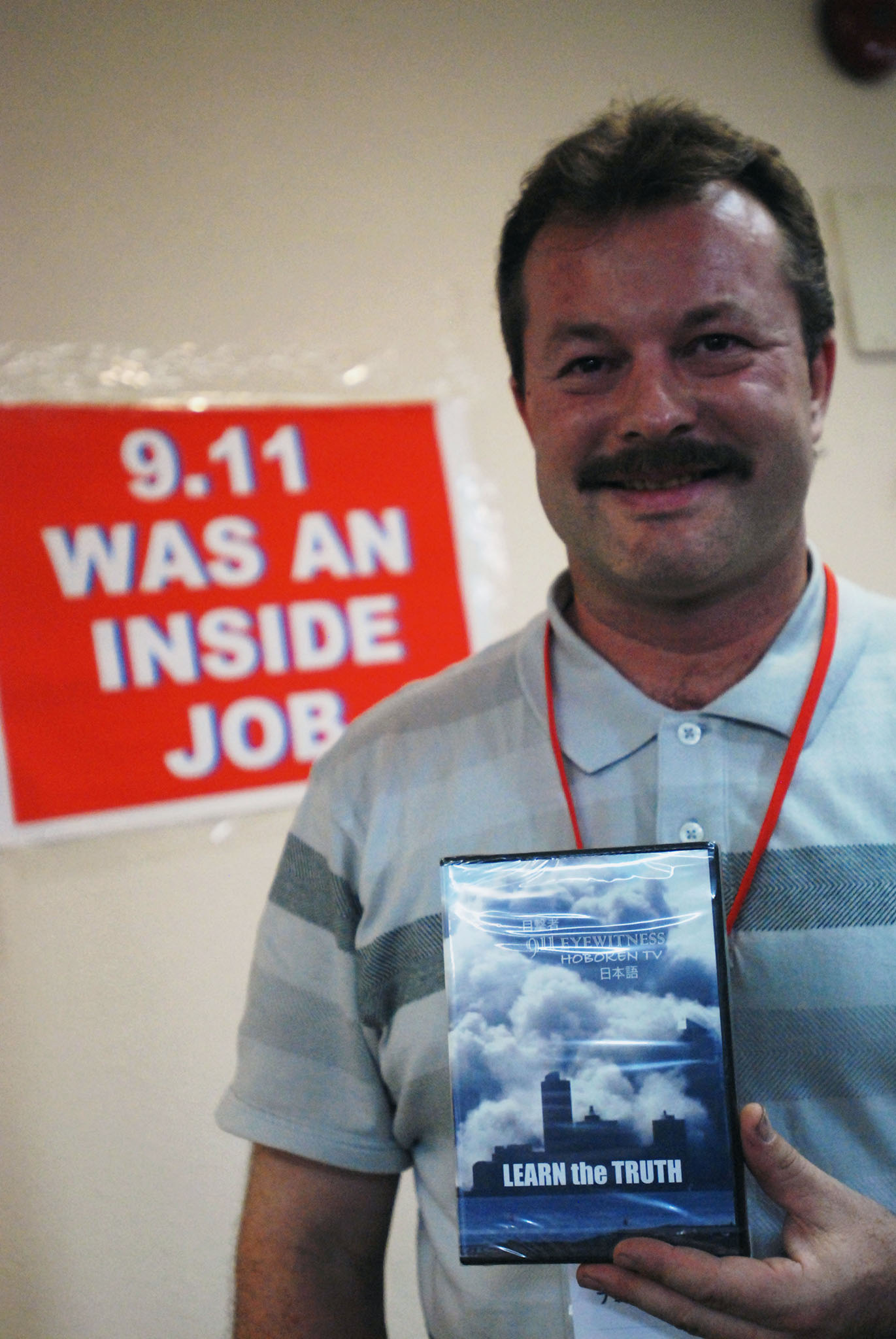 『９１１目撃者』の日本語版を販売するDavid Shaw