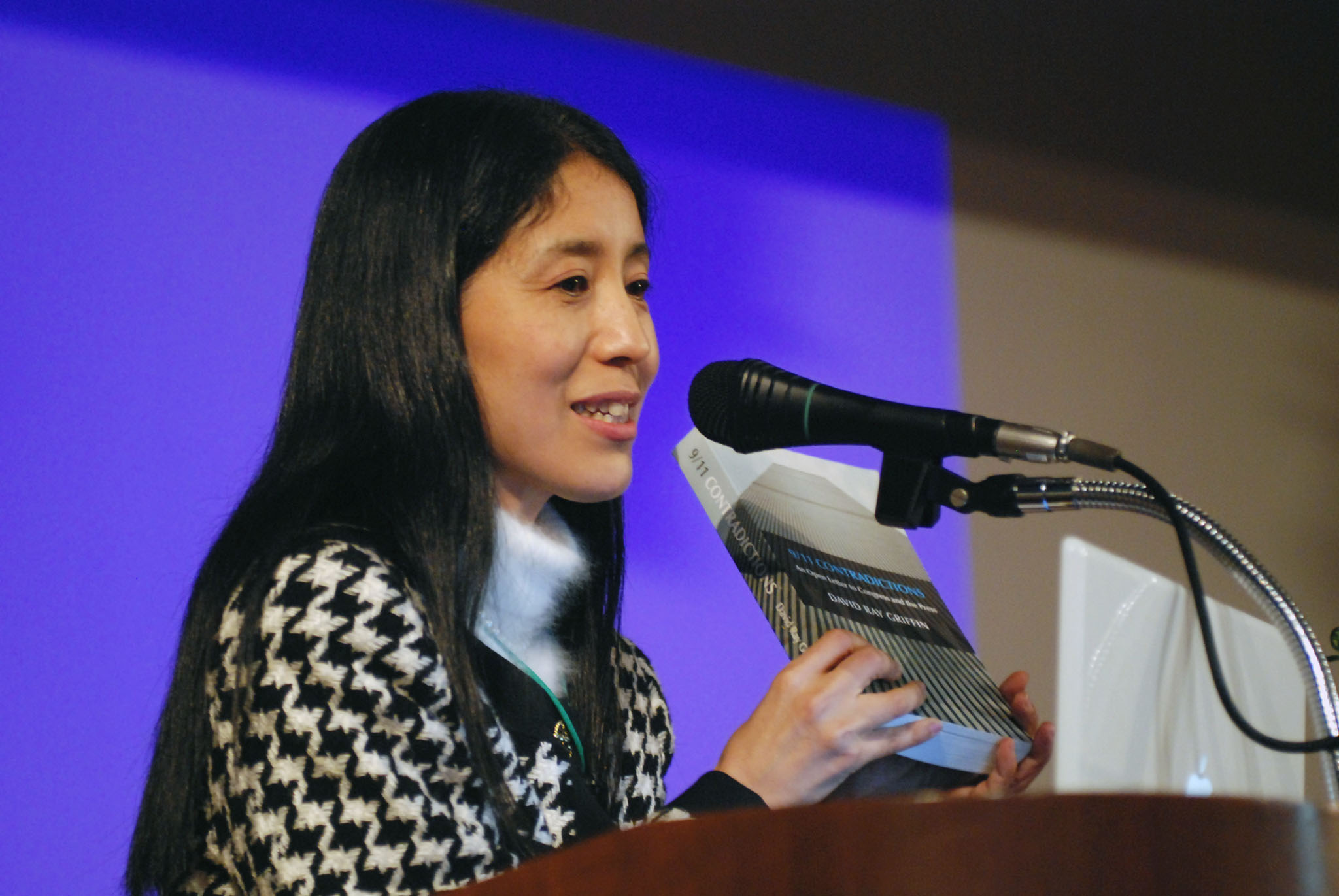 グリフィン博士の本を紹介するきくちゆみ