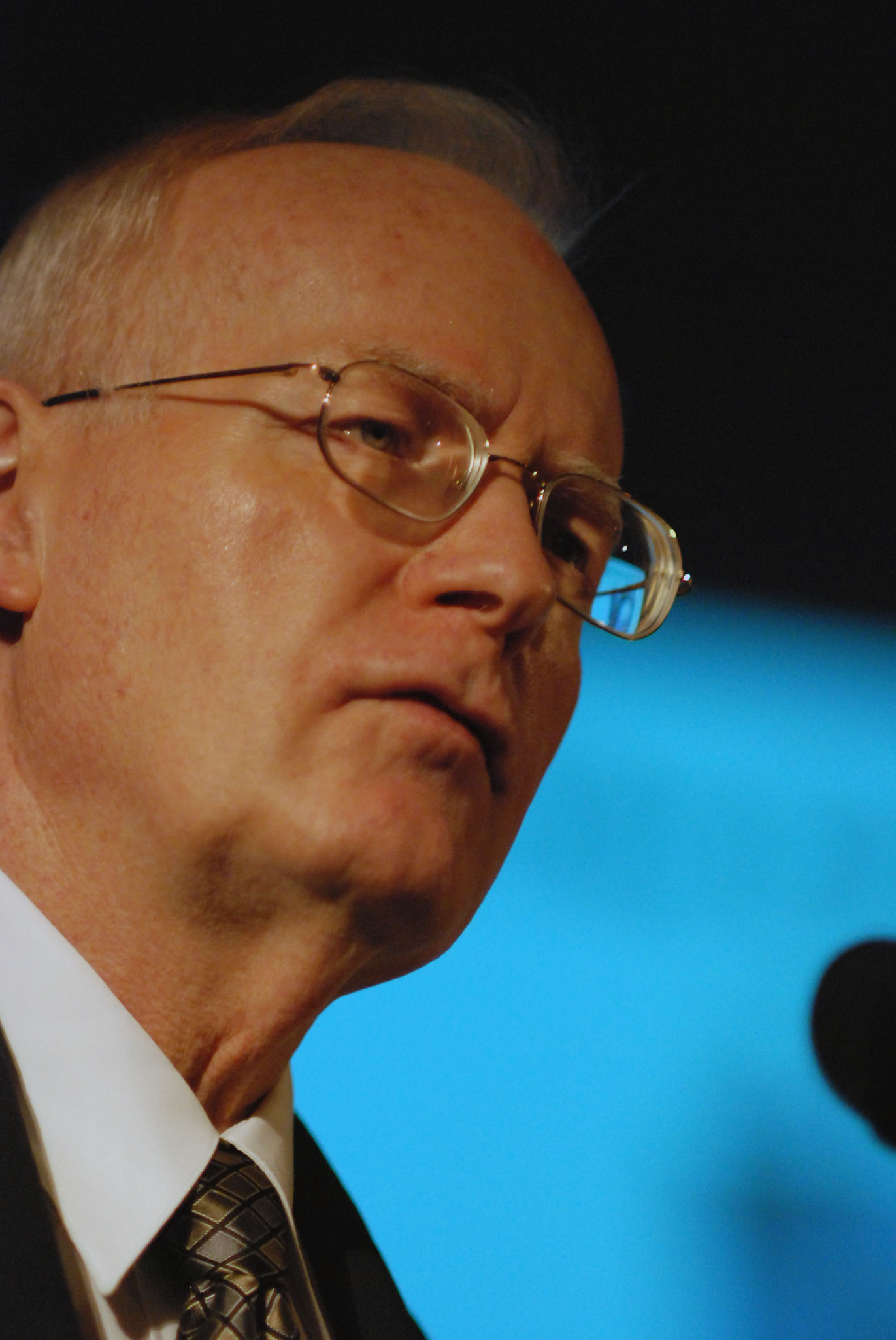 基調講演をするグリフィン博士