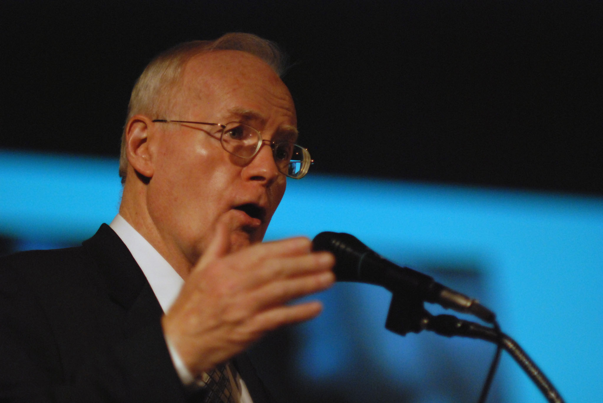 基調講演中のデヴィッド・レイ・グリフィン博士