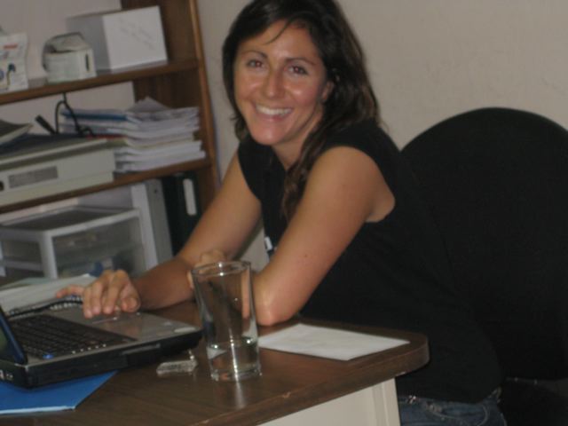 今回のサミットマネージャー（裏方の中心）のタラさん。大変な仕事をすばやく次々とやり遂げていきます。本当にありがとう！