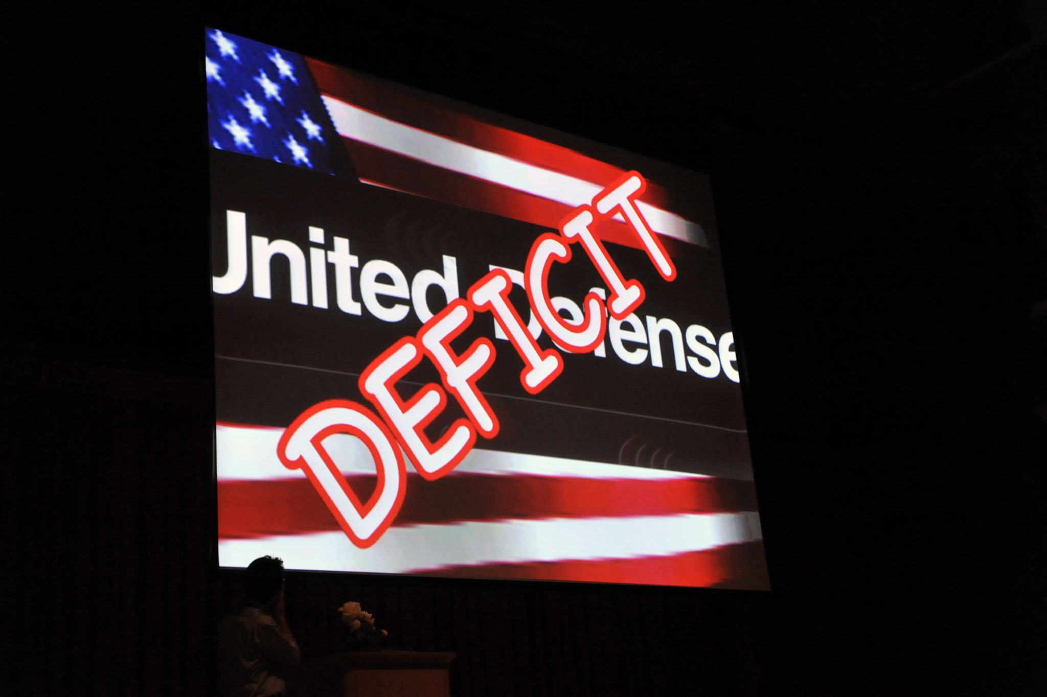 米国の赤字の原因は膨大すぎる軍事費のため、と西谷文和さん