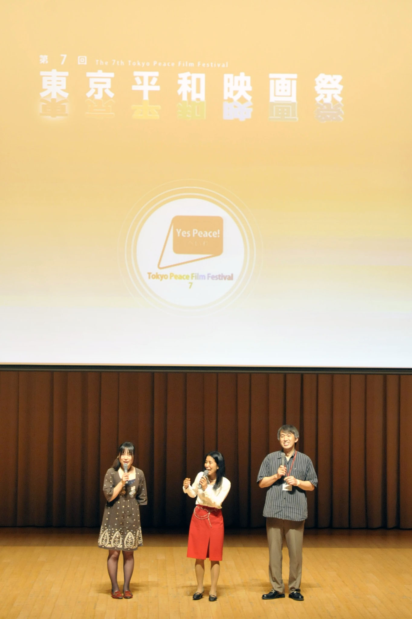 フィナーレで司会の所さん、私、事務局長＆ディレクターの浅野さん